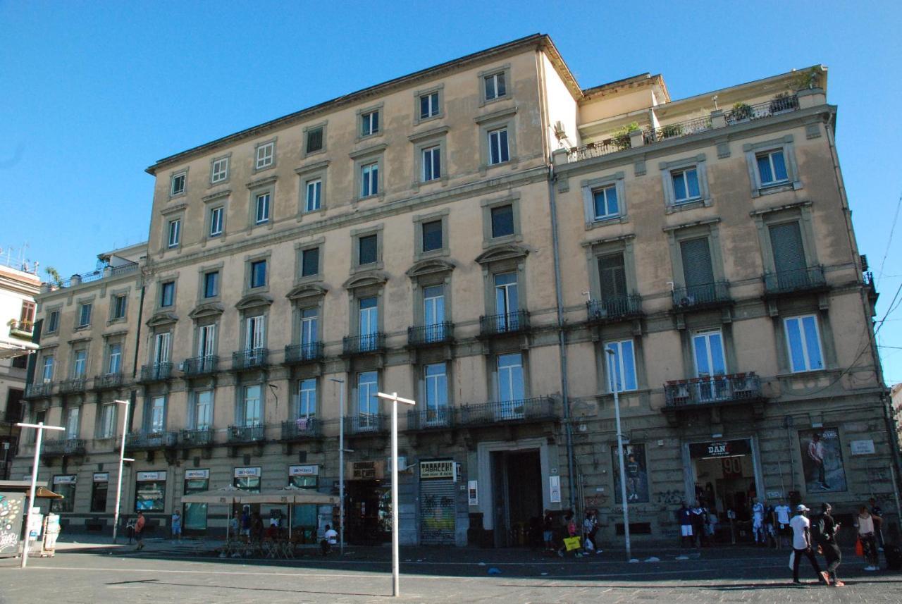 Garibaldi 136 Hotel Napoli Bagian luar foto